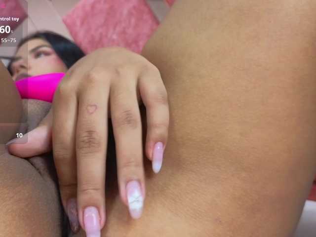 Emma-Revees live cam on BongaCams