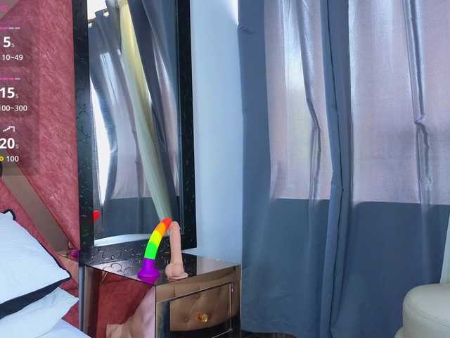 Emma-Revees live cam on BongaCams
