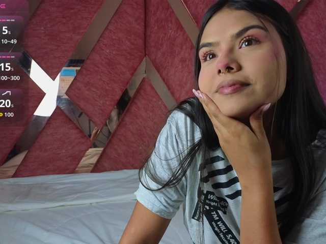 Emma-Revees live cam on BongaCams