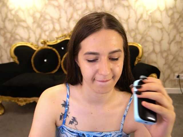 AlesiaDessmond live cam on BongaCams