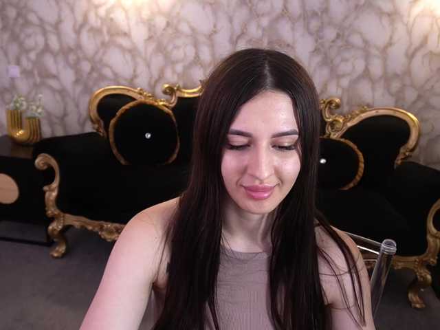 AlesiaDessmond live cam on BongaCams