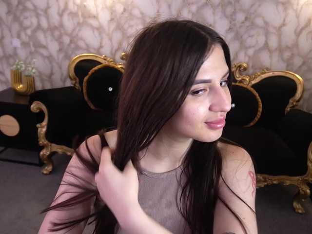 AlesiaDessmond live cam on BongaCams