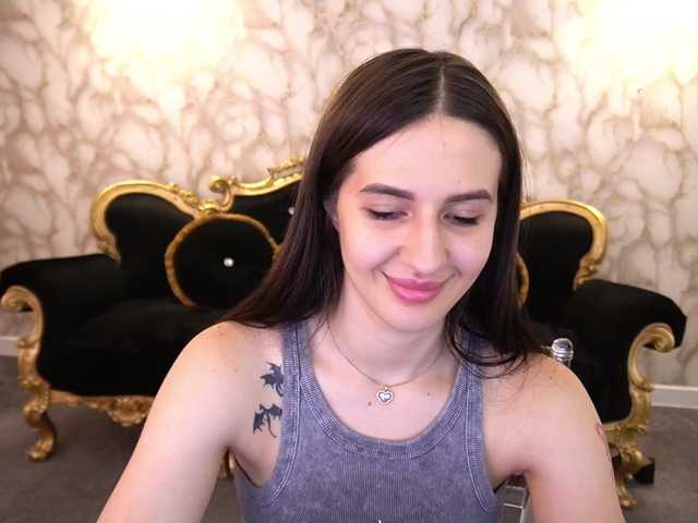 AlesiaDessmond live cam on BongaCams