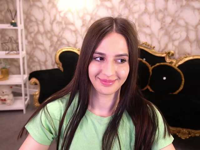 AlesiaDessmond live cam on BongaCams