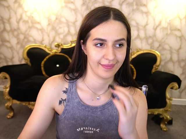 AlesiaDessmond live cam on BongaCams