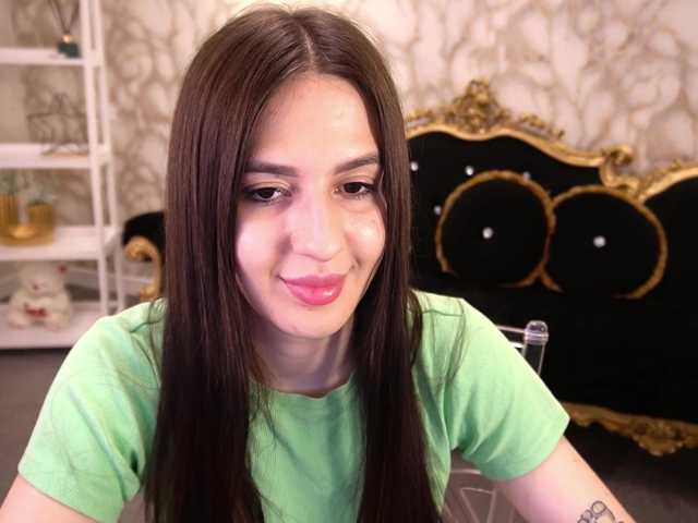 AlesiaDessmond live cam on BongaCams