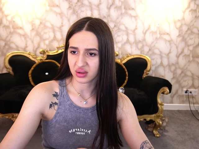 AlesiaDessmond live cam on BongaCams