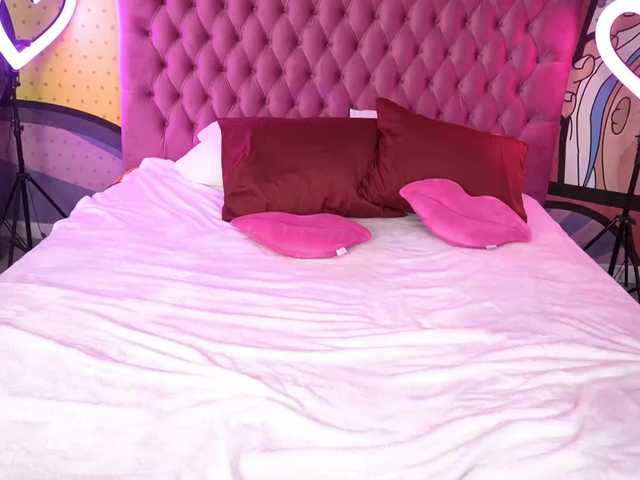 AlesiaDessmond live cam on BongaCams