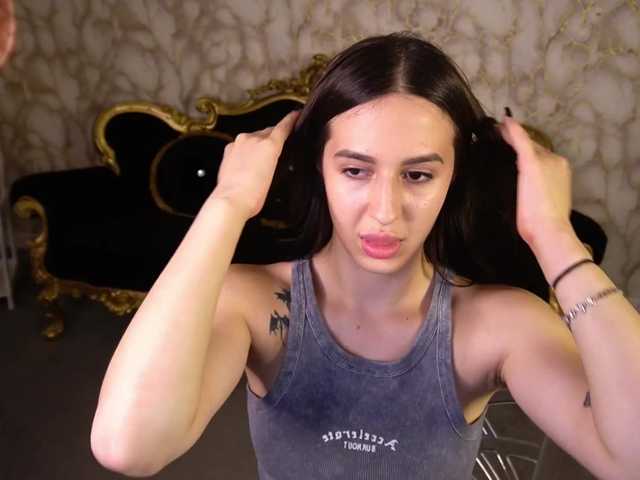 AlesiaDessmond live cam on BongaCams