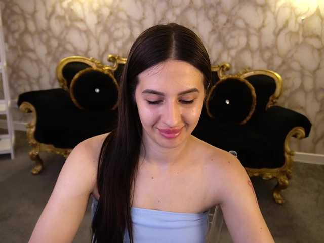 AlesiaDessmond live cam on BongaCams