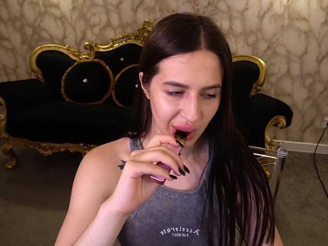 AlesiaDessmond live cam on BongaCams