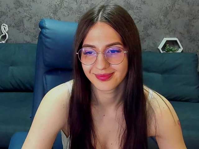 AlesiaDessmond live cam on BongaCams