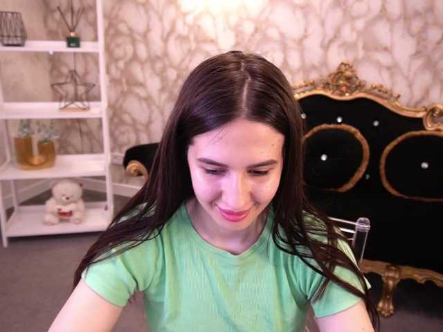 AlesiaDessmond live cam on BongaCams