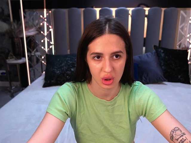 AlesiaDessmond live cam on BongaCams