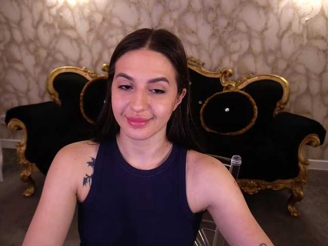 AlesiaDessmond live cam on BongaCams
