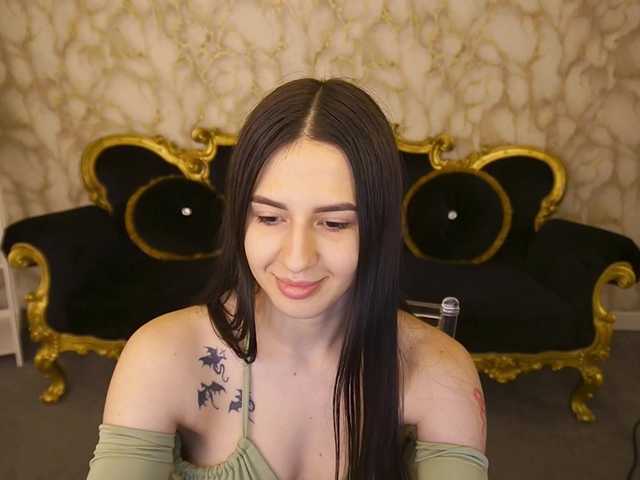 AlesiaDessmond live cam on BongaCams