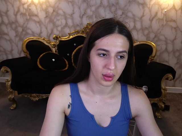 AlesiaDessmond live cam on BongaCams
