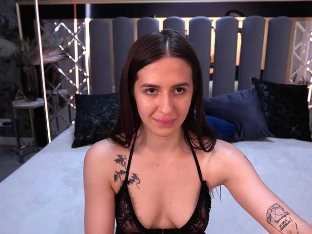 AlesiaDessmond live cam on BongaCams