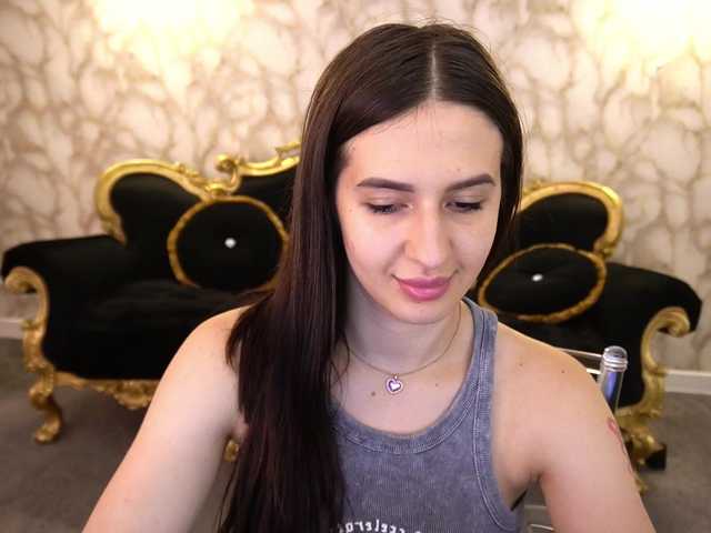 AlesiaDessmond live cam on BongaCams