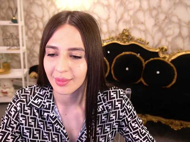 AlesiaDessmond live cam on BongaCams