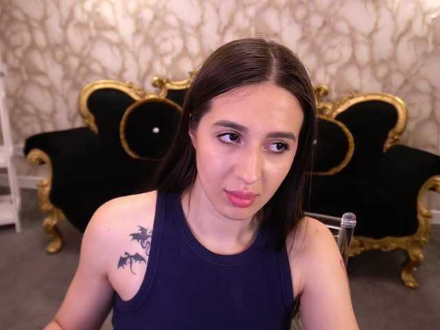 AlesiaDessmond live cam on BongaCams