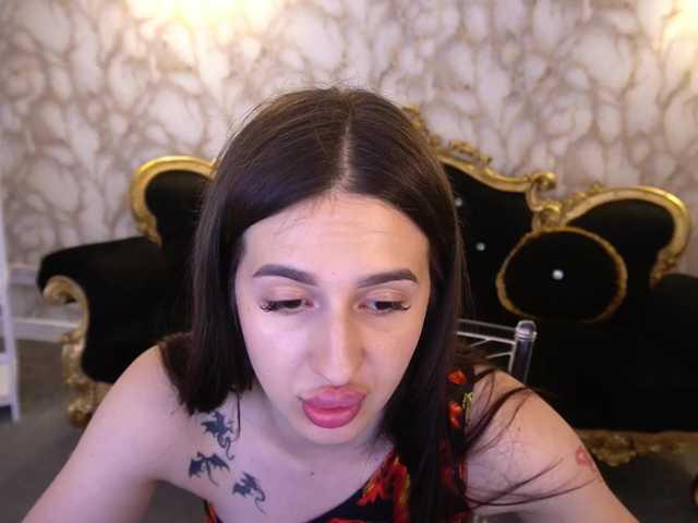 AlesiaDessmond live cam on BongaCams