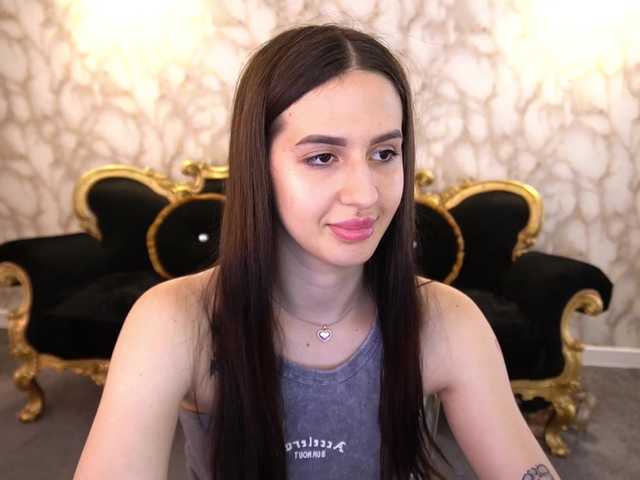 AlesiaDessmond live cam on BongaCams