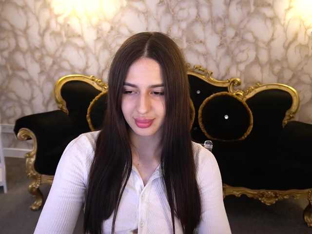 AlesiaDessmond live cam on BongaCams