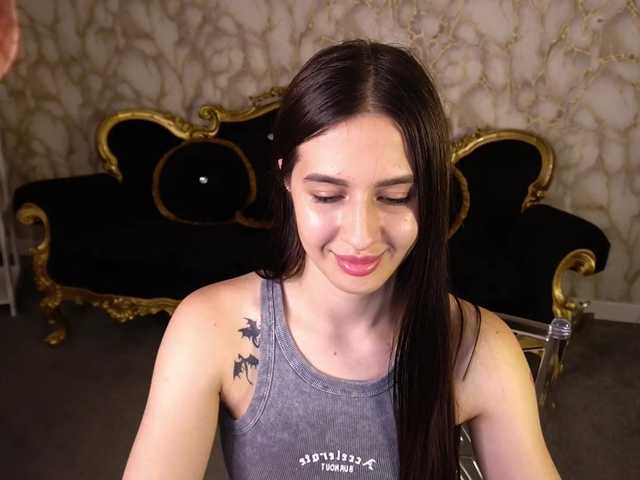 AlesiaDessmond live cam on BongaCams