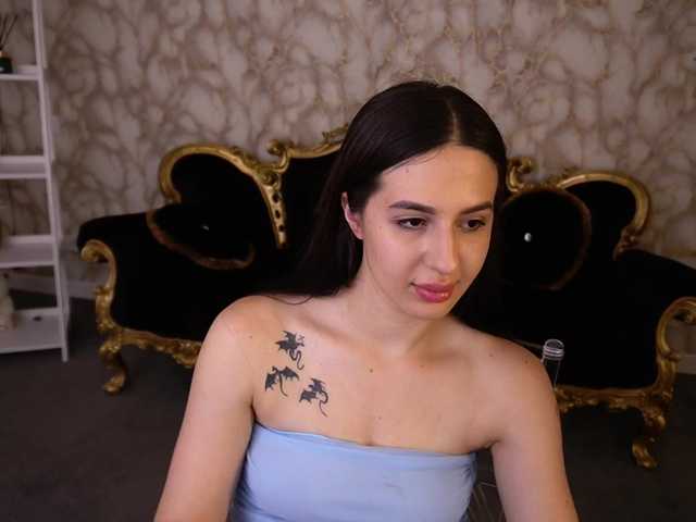 AlesiaDessmond live cam on BongaCams