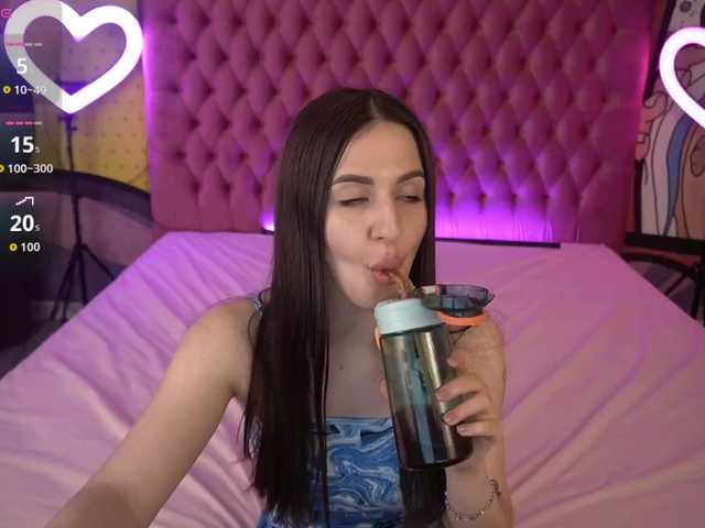 AlesiaDessmond live cam on BongaCams