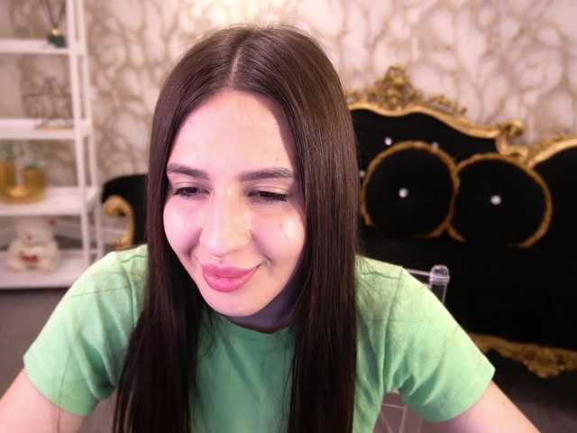 AlesiaDessmond live cam on BongaCams