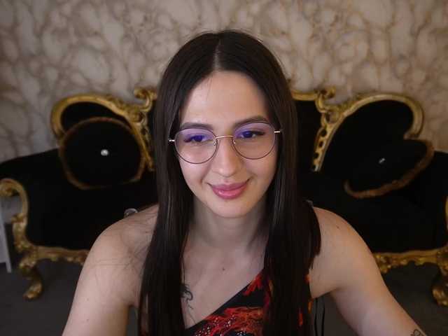 AlesiaDessmond live cam on BongaCams