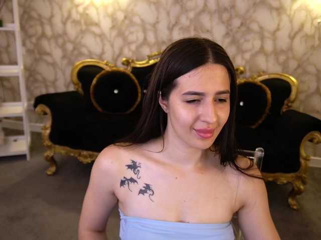 AlesiaDessmond live cam on BongaCams