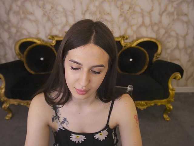 AlesiaDessmond live cam on BongaCams