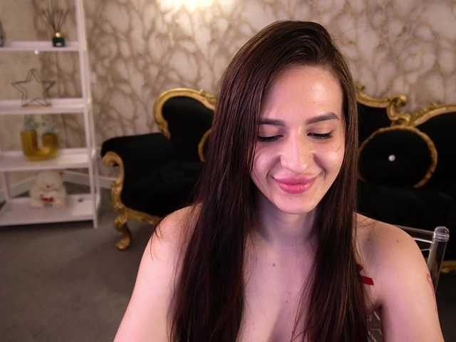 AlesiaDessmond live cam on BongaCams