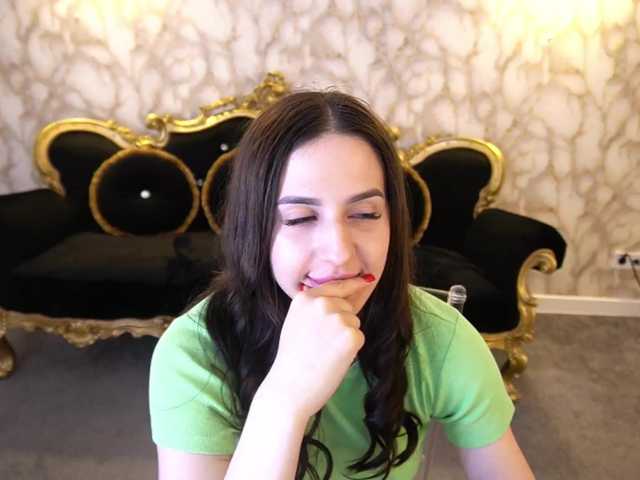 AlesiaDessmond live cam on BongaCams