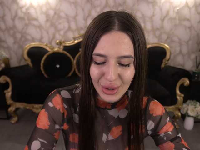 AlesiaDessmond live cam on BongaCams