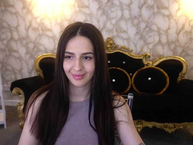 AlesiaDessmond live cam on BongaCams