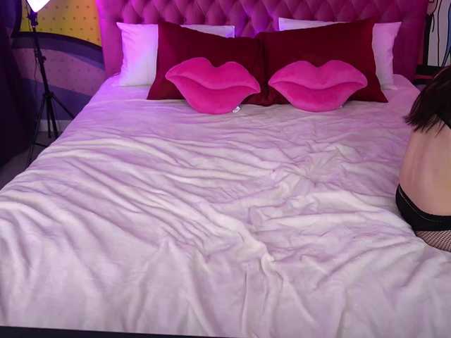 AlesiaDessmond live cam on BongaCams