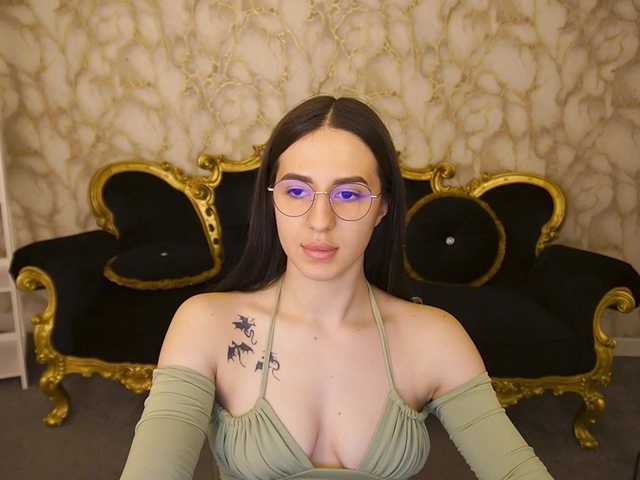 AlesiaDessmond live cam on BongaCams