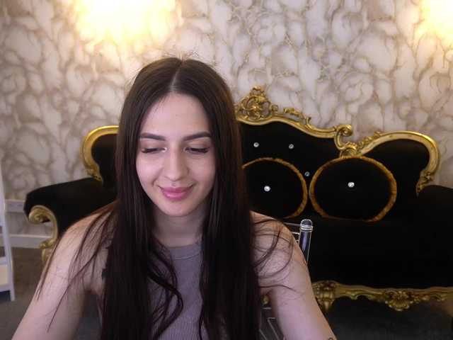 AlesiaDessmond live cam on BongaCams