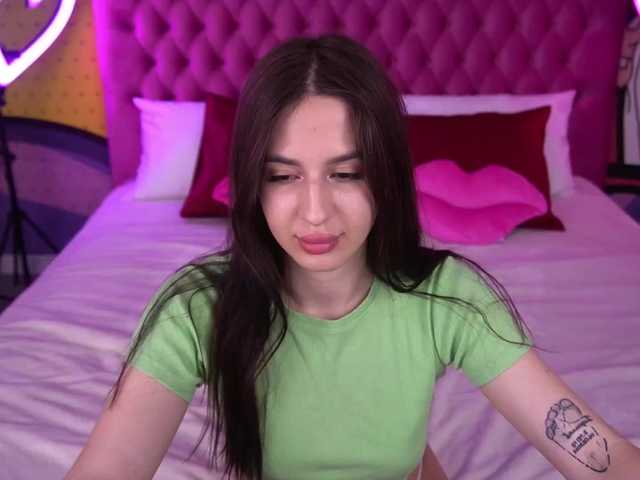 AlesiaDessmond live cam on BongaCams