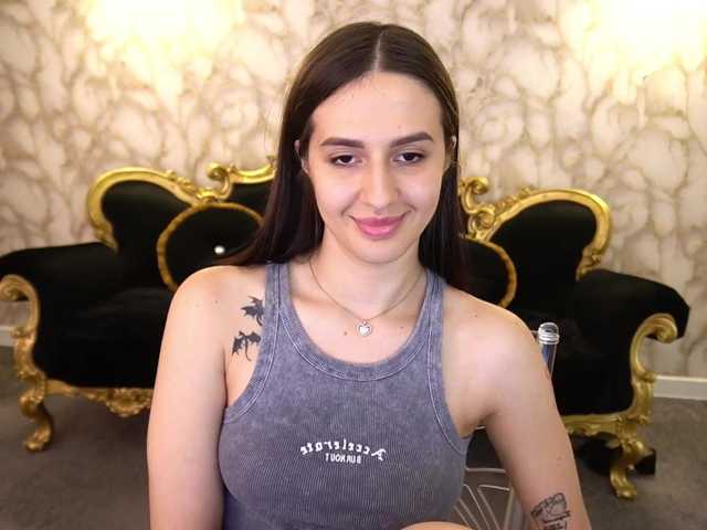 AlesiaDessmond live cam on BongaCams