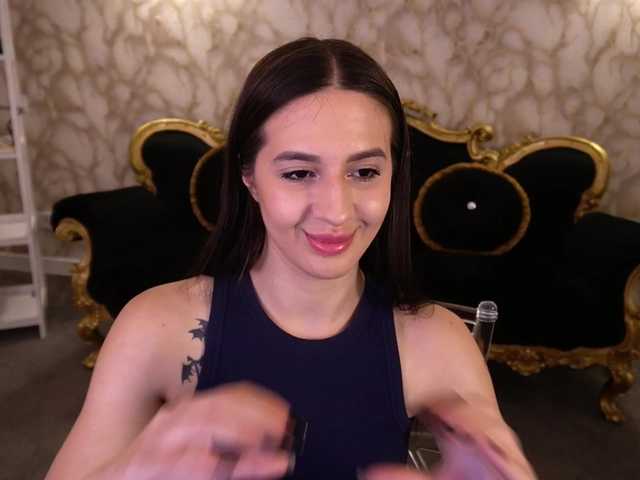 AlesiaDessmond live cam on BongaCams