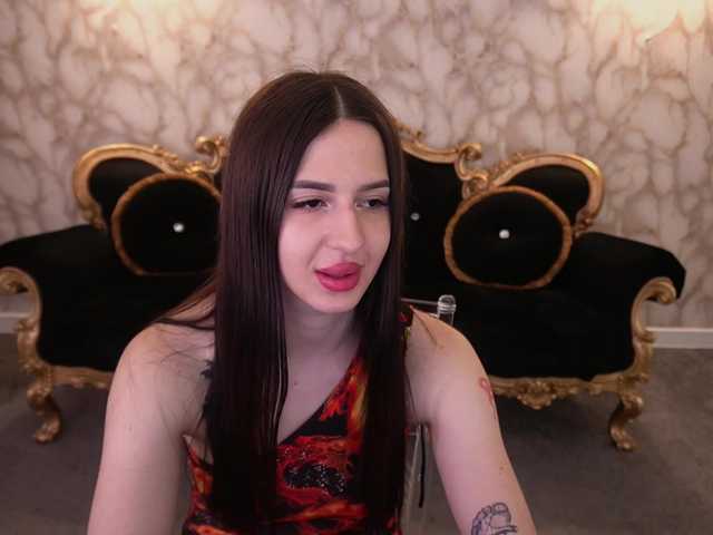 AlesiaDessmond live cam on BongaCams