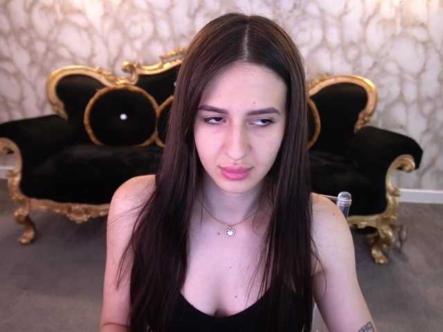 AlesiaDessmond live cam on BongaCams