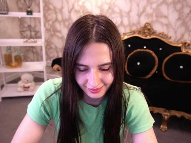 AlesiaDessmond live cam on BongaCams