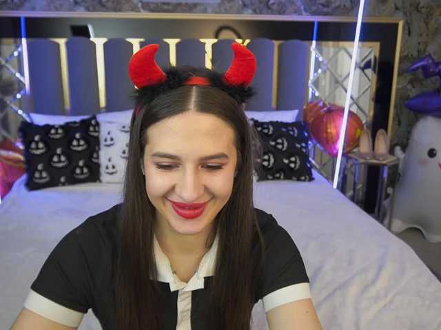 AlesiaDessmond live cam on BongaCams