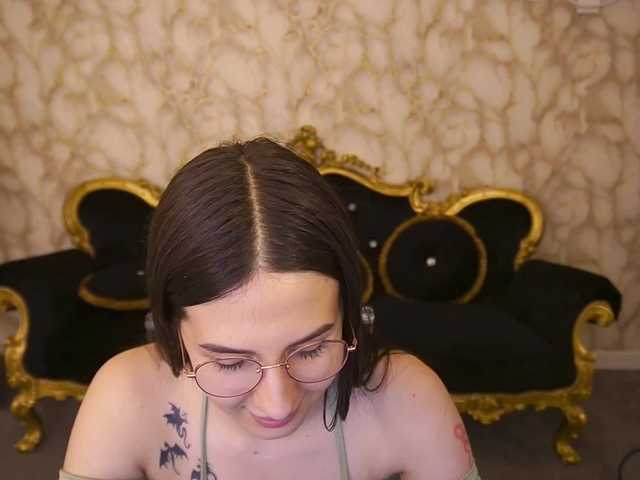 AlesiaDessmond live cam on BongaCams